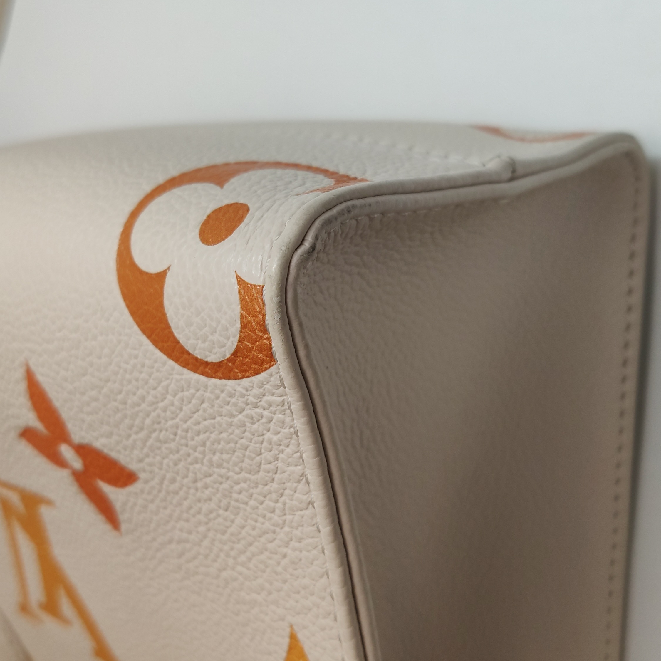 Louis Vuitton(LV) OnTheGo Tote By The Pool Monogram Empreinte Giant PM — photo 13 of 16