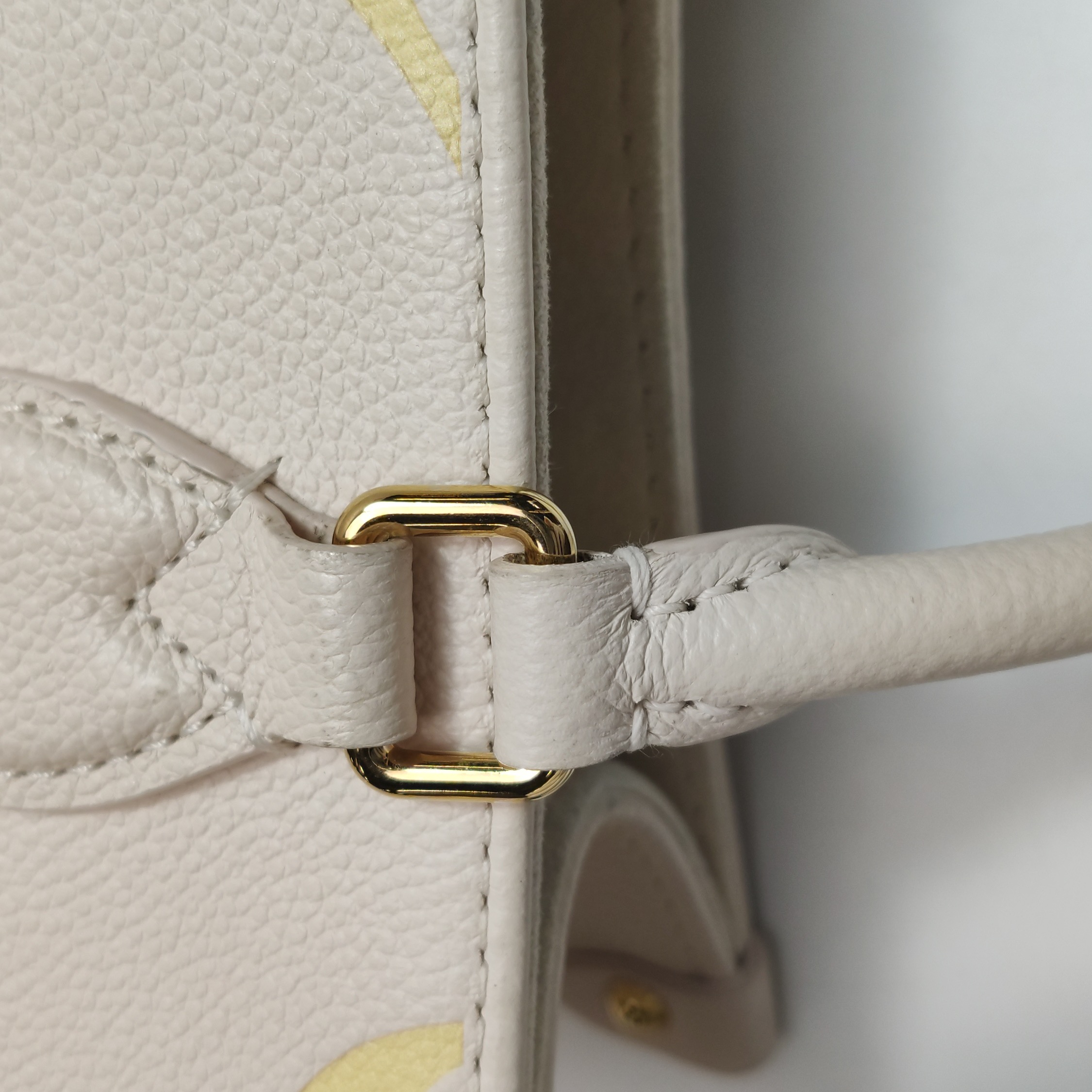 Louis Vuitton(LV) OnTheGo Tote By The Pool Monogram Empreinte Giant PM — photo 15 of 16
