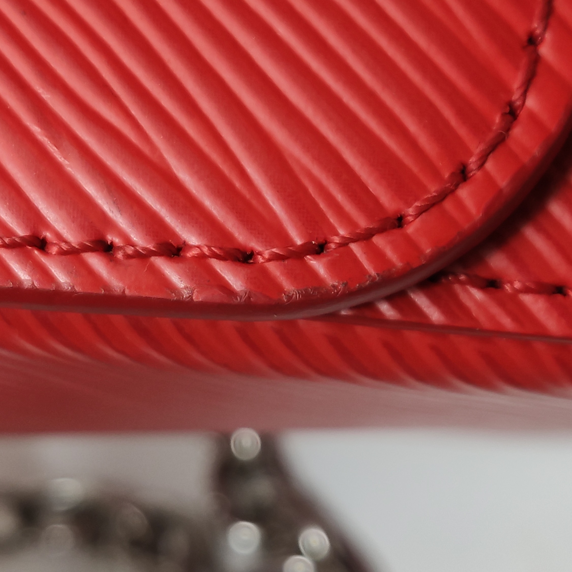 Louis Vuitton(LV) Twist Handbag Epi Leather MM — photo 13 of 14