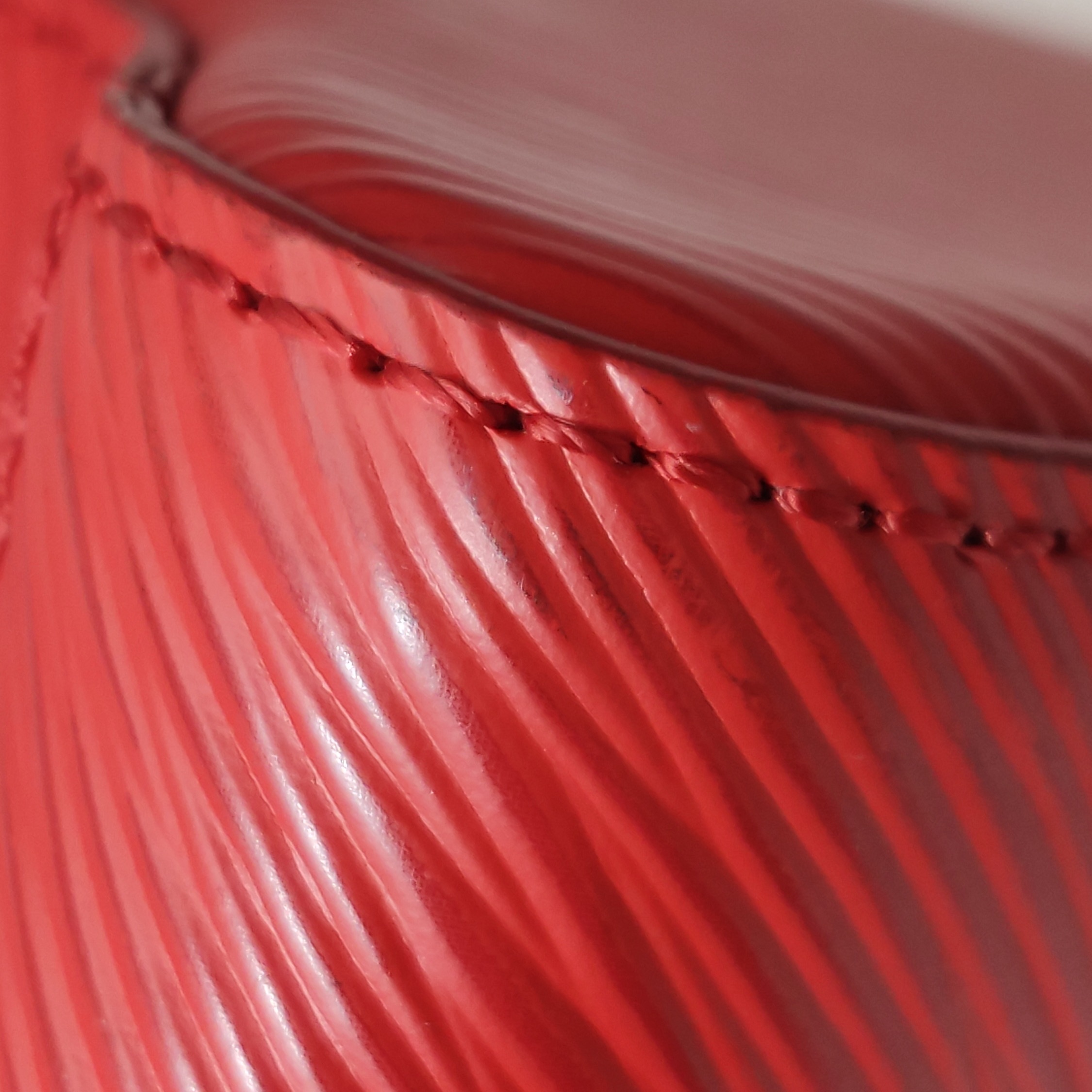 Louis Vuitton(LV) Twist Handbag Epi Leather MM — photo 12 of 14