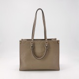 Louis Vuitton(LV) OnTheGo Tote Monogram Empreinte Giant MM — thumbnail 3