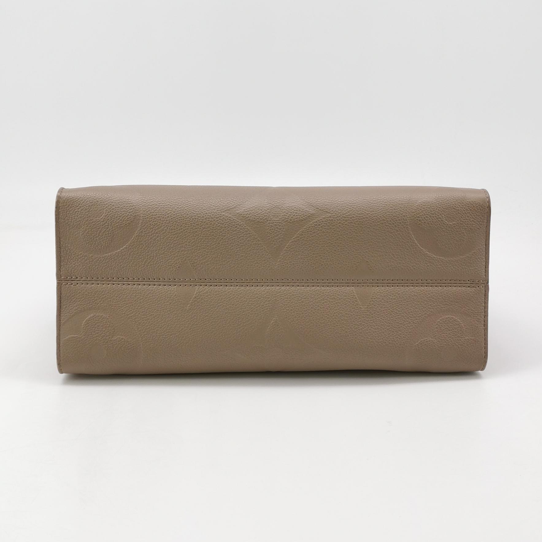 Louis Vuitton(LV) OnTheGo Tote Monogram Empreinte Giant MM — photo 6 of 15