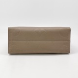 Louis Vuitton(LV) OnTheGo Tote Monogram Empreinte Giant MM — thumbnail 6