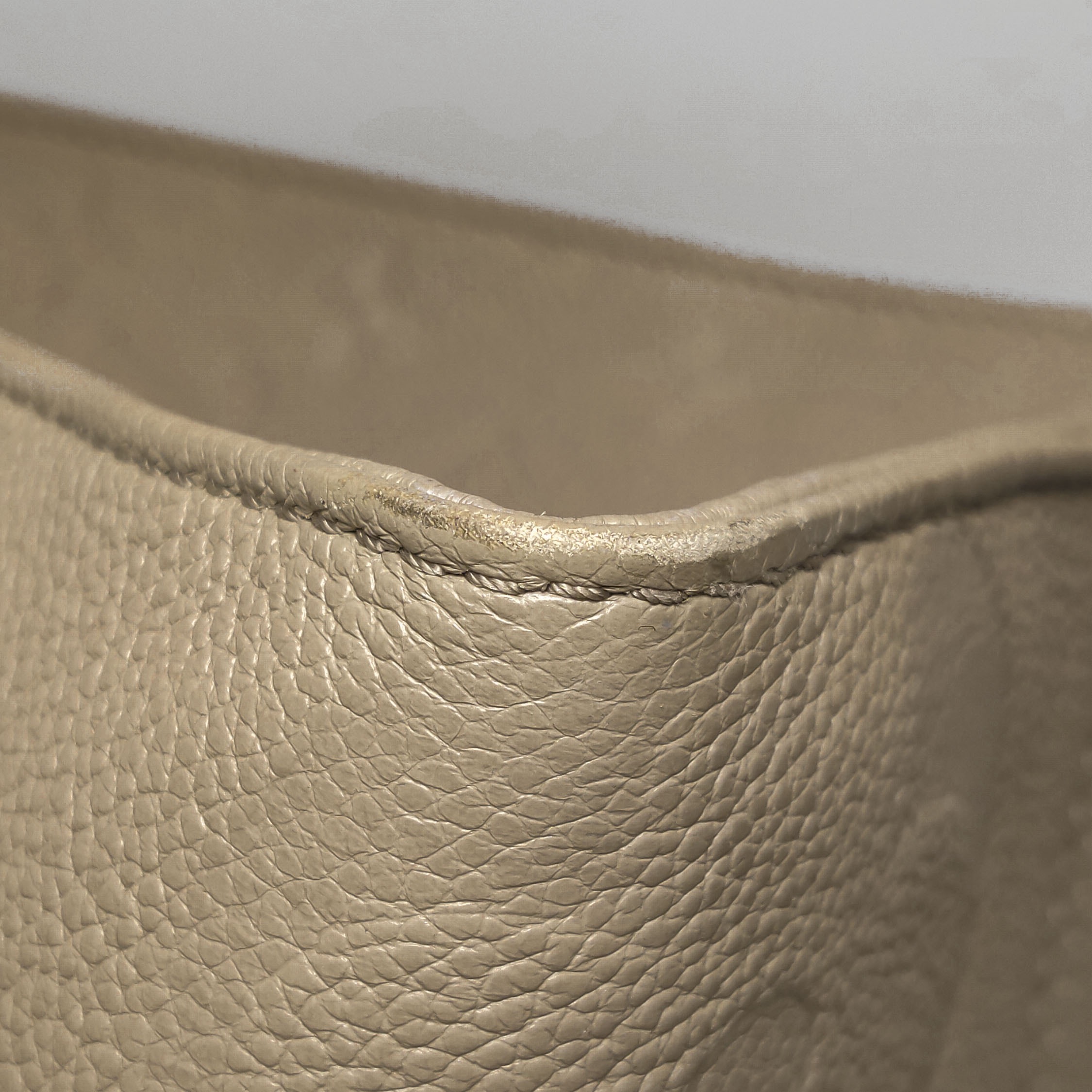 Louis Vuitton(LV) OnTheGo Tote Monogram Empreinte Giant MM — photo 13 of 15