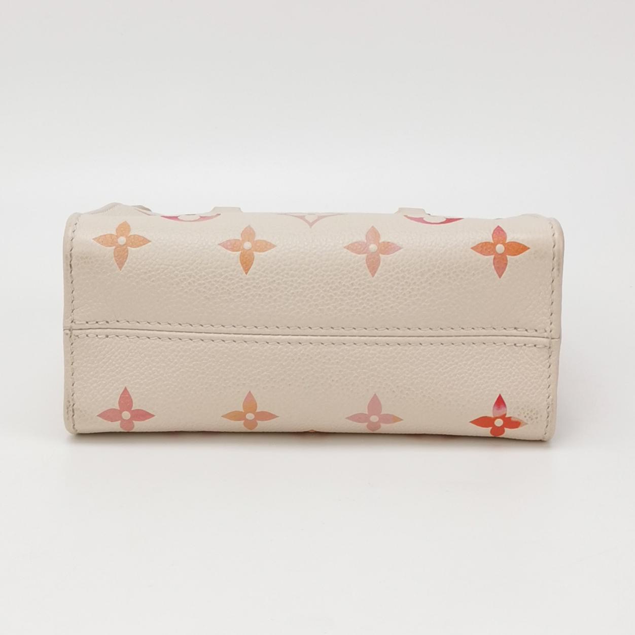 Louis Vuitton(LV) OnTheGo Tote Monogram Empreinte Sunrise Aquarelle BB — photo 6 of 17