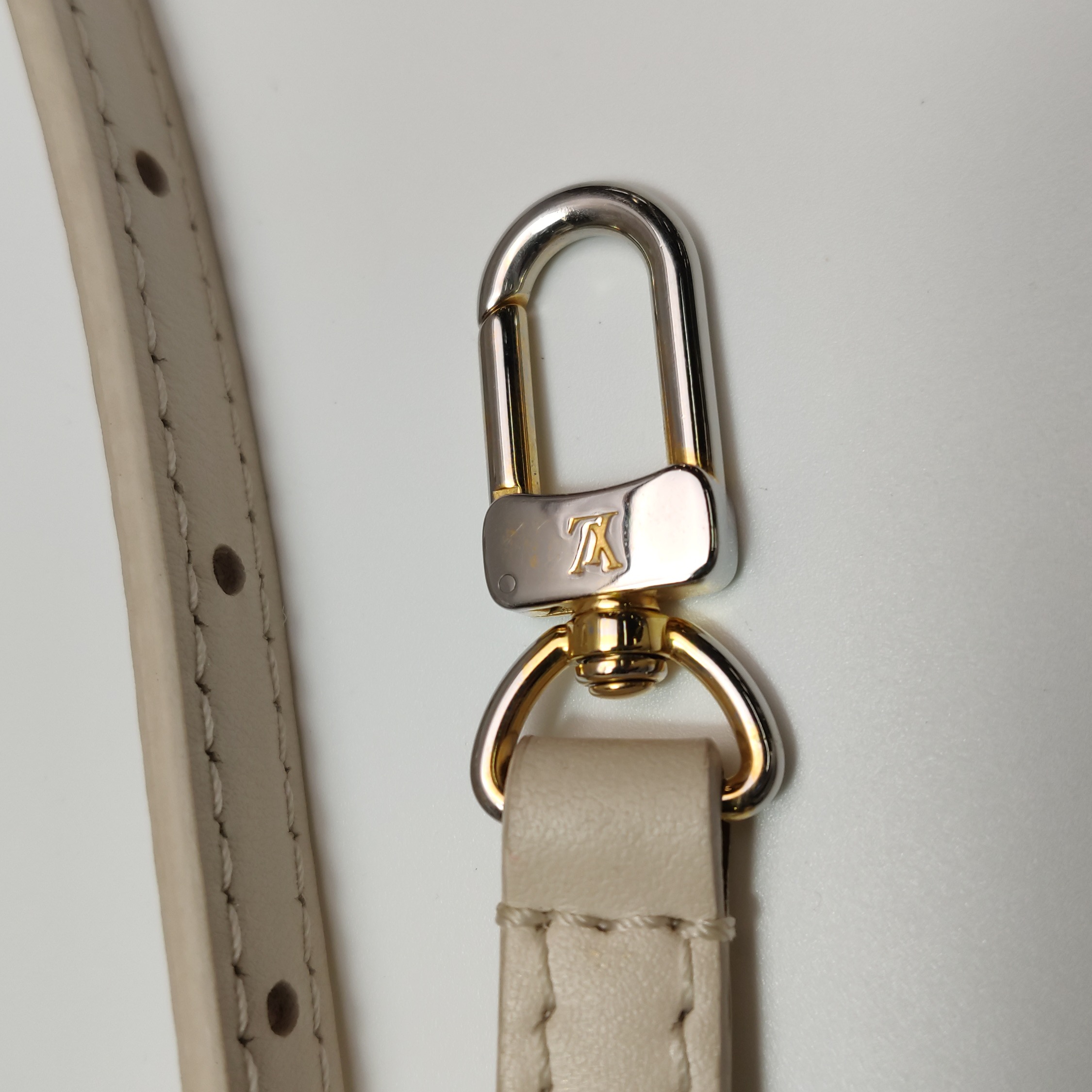 Louis Vuitton(LV) OnTheGo Tote Monogram Empreinte Sunrise Aquarelle BB — photo 16 of 17