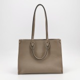 Louis Vuitton(LV) OnTheGo Tote Monogram Empreinte Giant MM — thumbnail 3