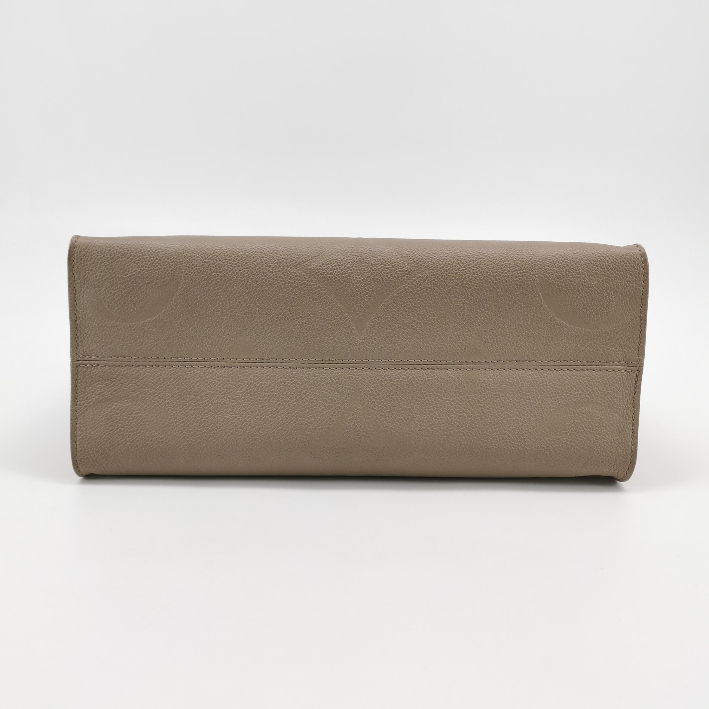 Louis Vuitton(LV) OnTheGo Tote Monogram Empreinte Giant MM — photo 6 of 14