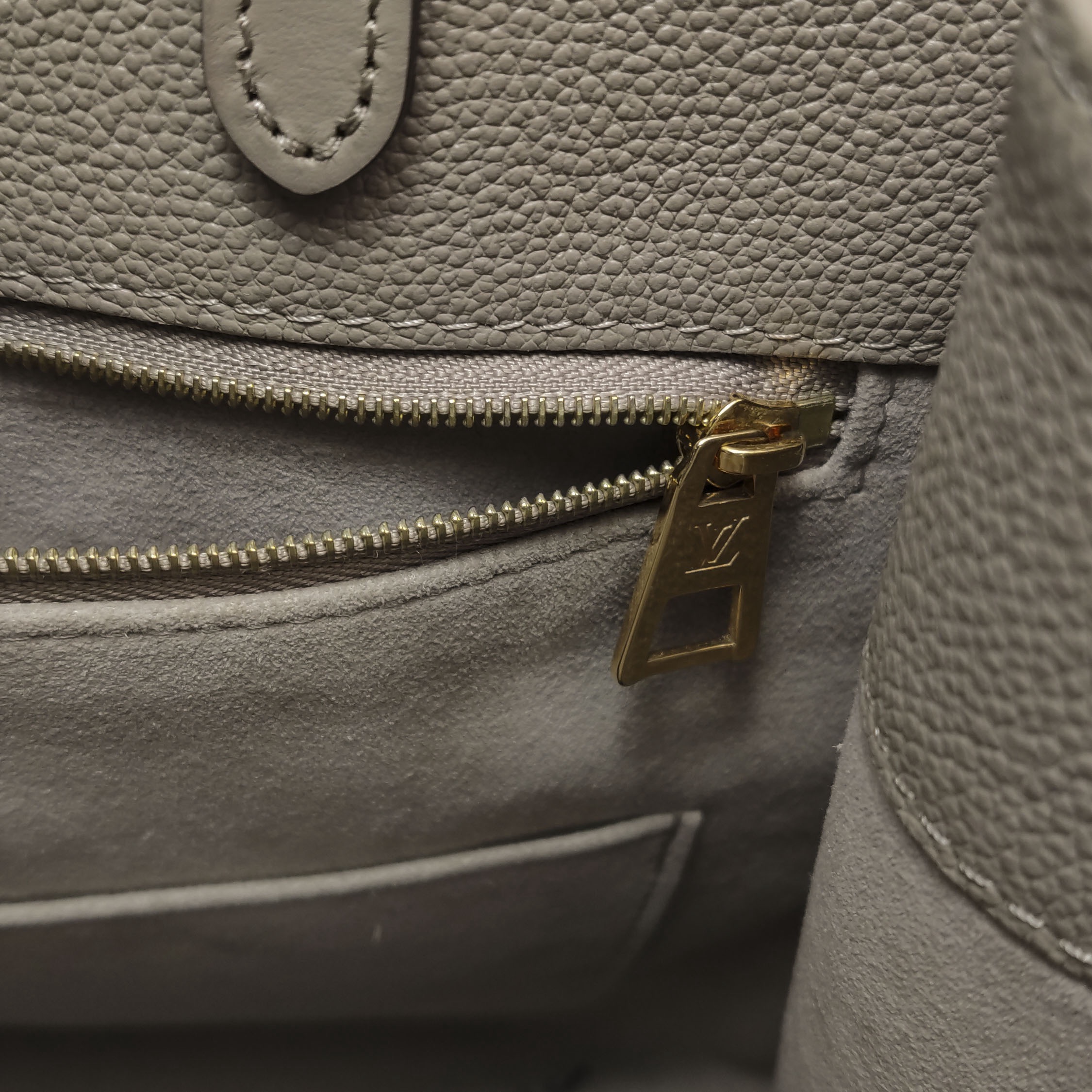 Louis Vuitton(LV) OnTheGo Tote Monogram Empreinte Giant MM — photo 9 of 14