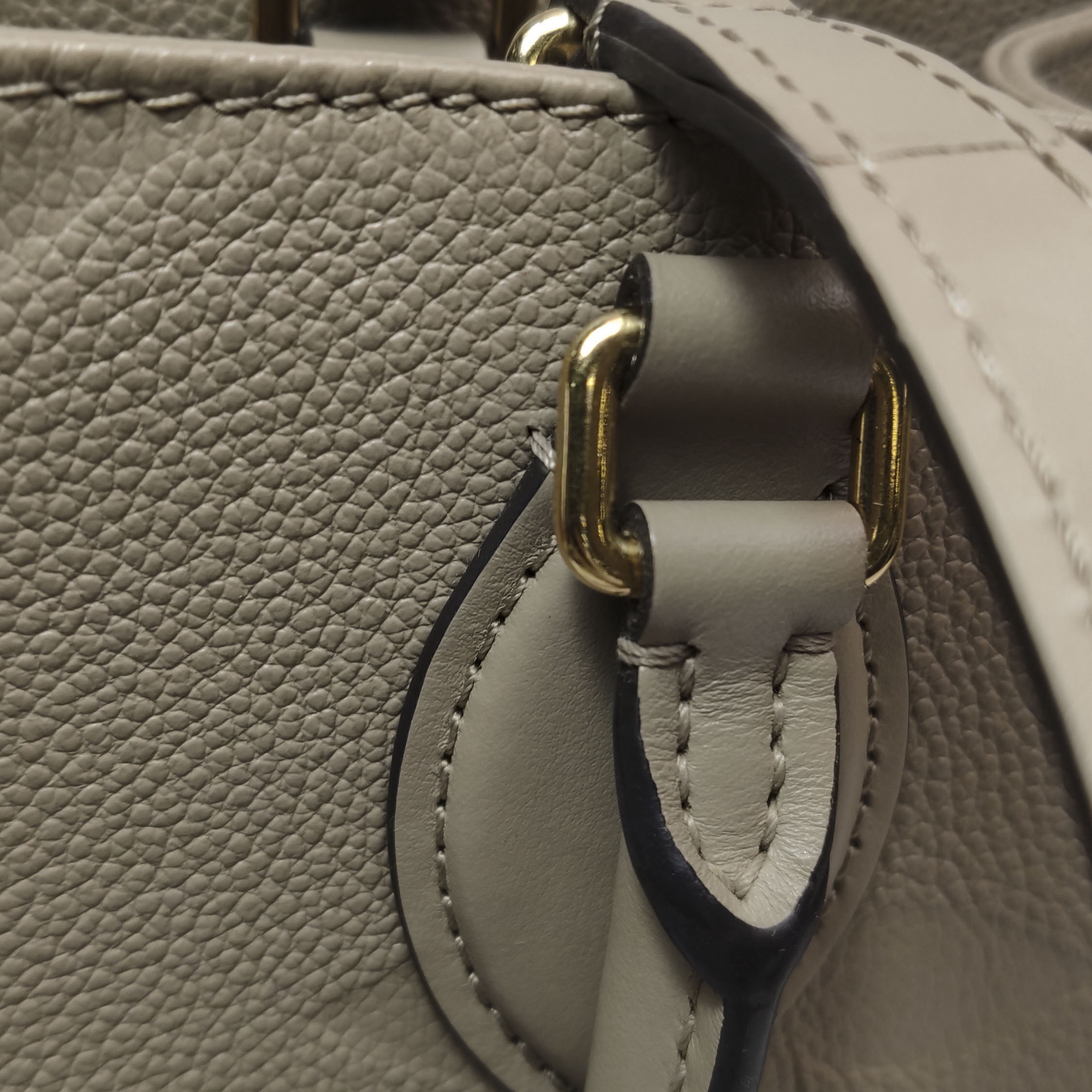 Louis Vuitton(LV) OnTheGo Tote Monogram Empreinte Giant MM — photo 10 of 14