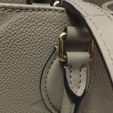 Louis Vuitton(LV) OnTheGo Tote Monogram Empreinte Giant MM — thumbnail 10