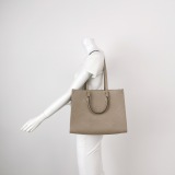Louis Vuitton(LV) OnTheGo Tote Monogram Empreinte Giant MM — thumbnail 2