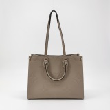 Louis Vuitton(LV) OnTheGo Tote Monogram Empreinte Giant MM — thumbnail 3