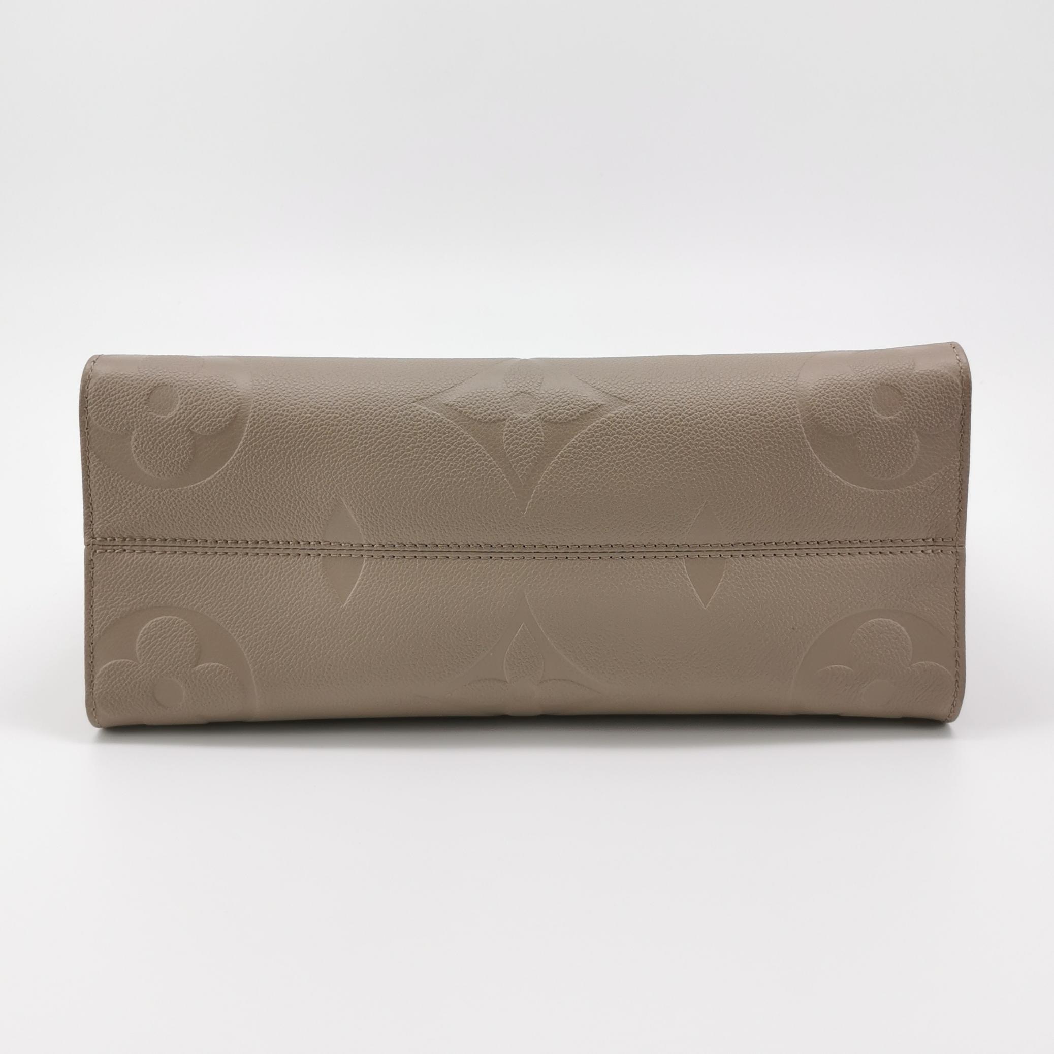 Louis Vuitton(LV) OnTheGo Tote Monogram Empreinte Giant MM — photo 6 of 12