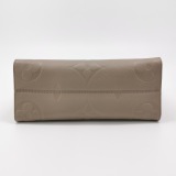 Louis Vuitton(LV) OnTheGo Tote Monogram Empreinte Giant MM — thumbnail 6
