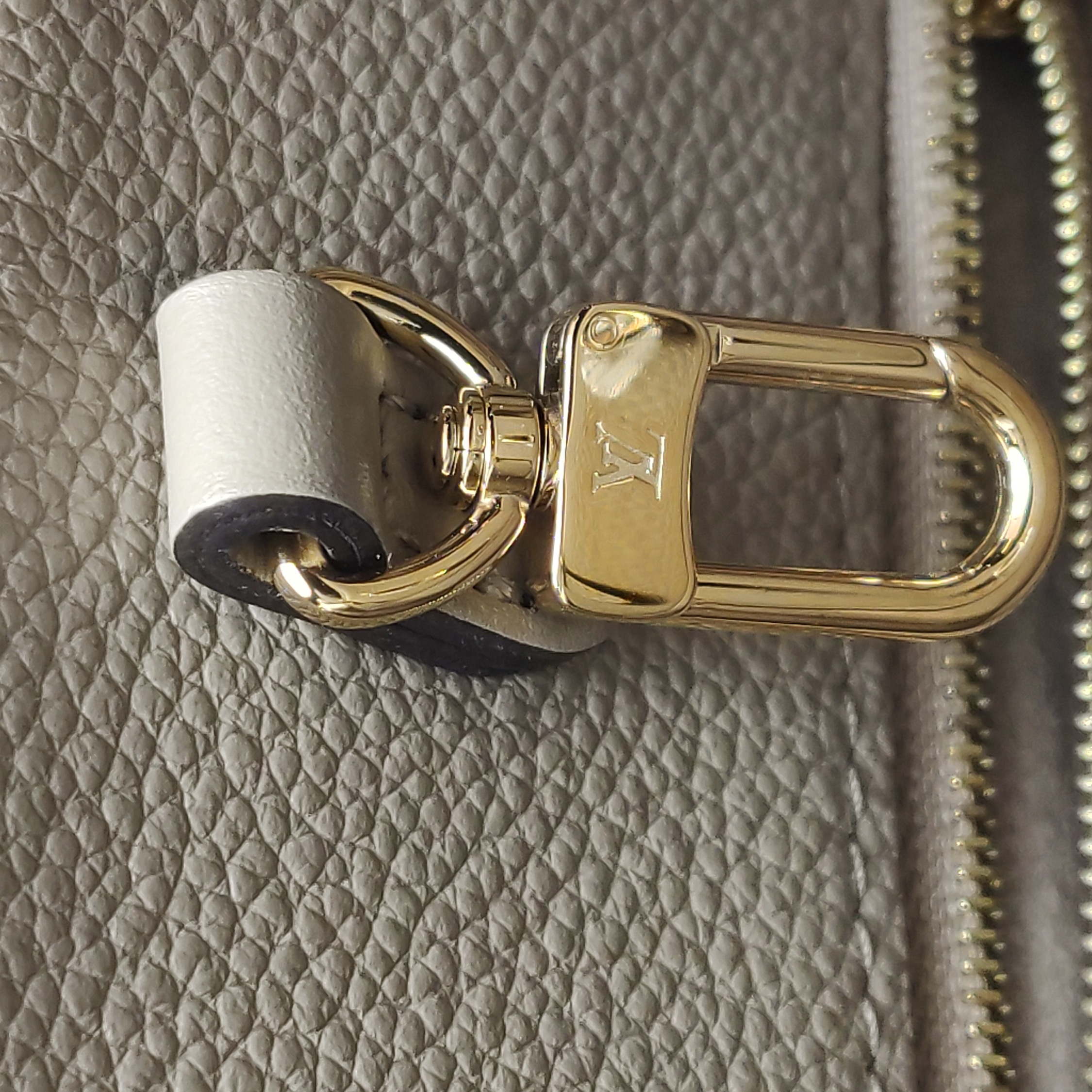 Louis Vuitton(LV) OnTheGo Tote Monogram Empreinte Giant MM — photo 10 of 12