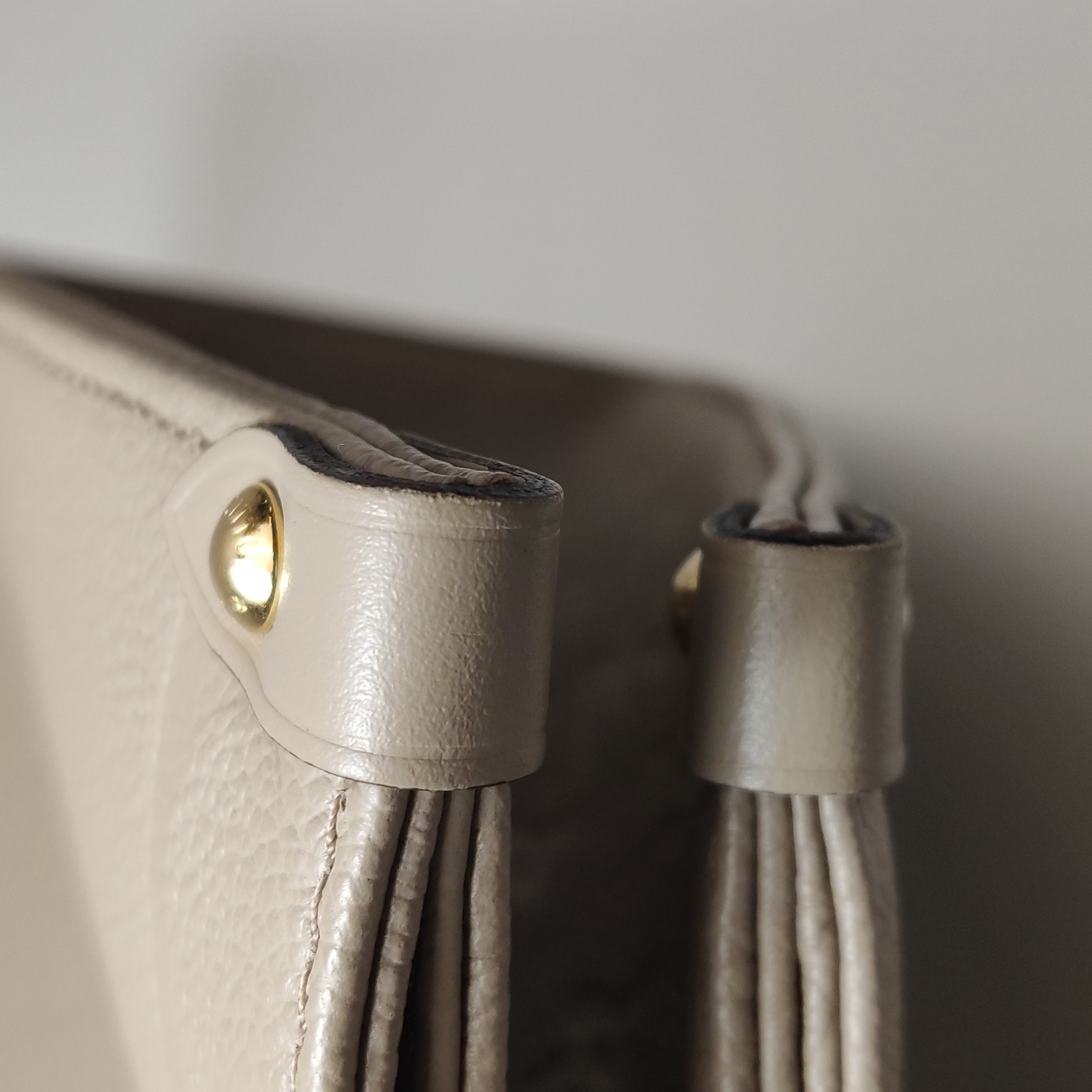 Louis Vuitton(LV) OnTheGo Tote Monogram Empreinte Giant MM — photo 12 of 12