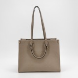 Louis Vuitton(LV) OnTheGo Tote Monogram Empreinte Giant MM — thumbnail 5