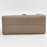 Louis Vuitton(LV) OnTheGo Tote Monogram Empreinte Giant MM — thumbnail 6