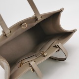 Louis Vuitton(LV) OnTheGo Tote Monogram Empreinte Giant MM — thumbnail 7