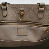 Louis Vuitton(LV) OnTheGo Tote Monogram Empreinte Giant MM — thumbnail 8