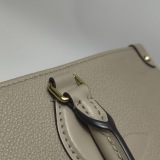Louis Vuitton(LV) OnTheGo Tote Monogram Empreinte Giant MM — thumbnail 14