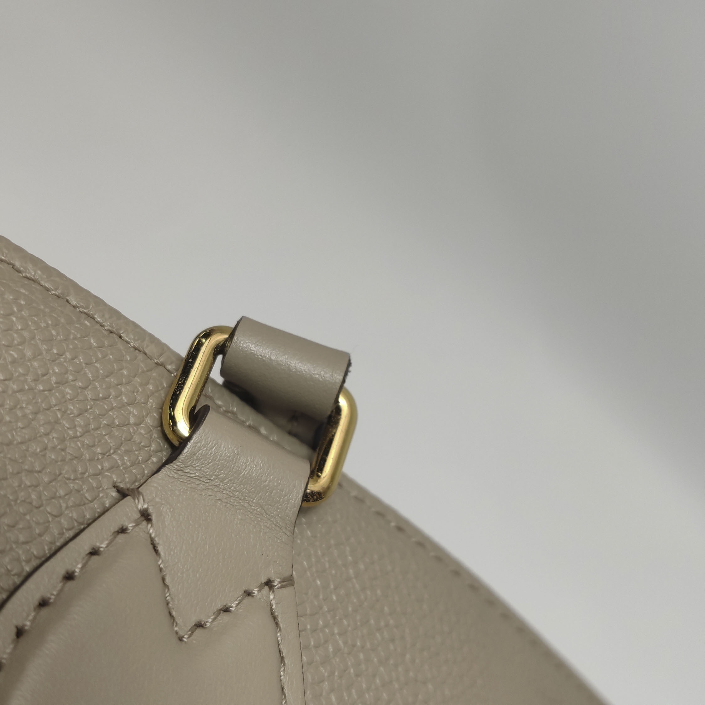 Louis Vuitton(LV) OnTheGo Tote Monogram Empreinte Giant MM — photo 13 of 15