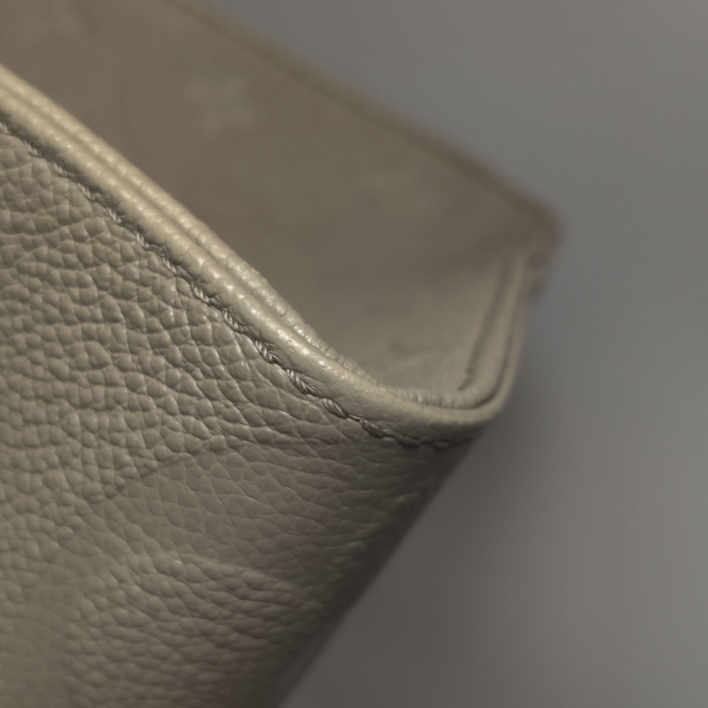 Louis Vuitton(LV) OnTheGo Tote Monogram Empreinte Giant MM — photo 15 of 15