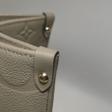 Louis Vuitton(LV) OnTheGo Tote Monogram Empreinte Giant MM — thumbnail 12