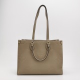 Louis Vuitton(LV) OnTheGo Tote Monogram Empreinte Giant MM — thumbnail 3
