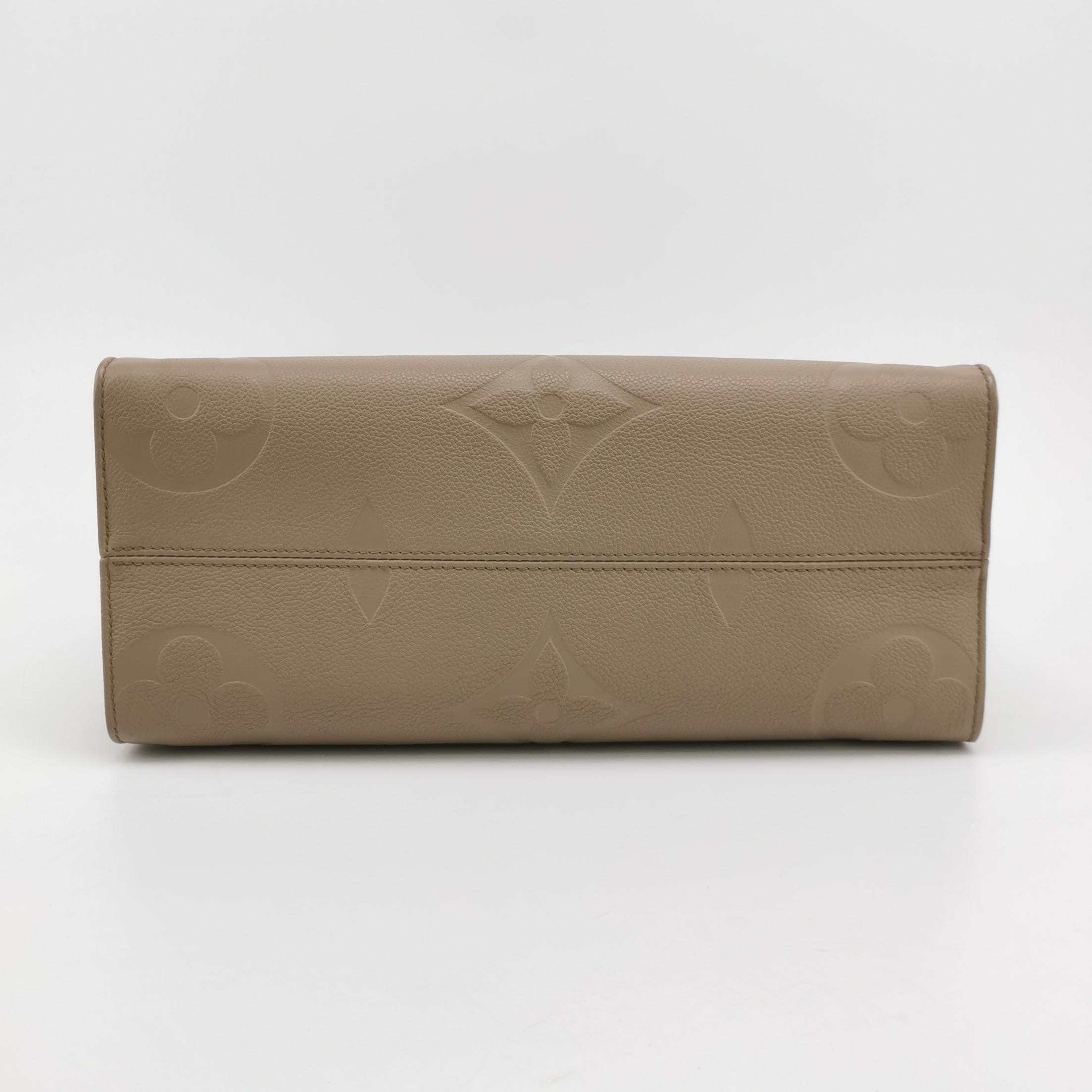 Louis Vuitton(LV) OnTheGo Tote Monogram Empreinte Giant MM — photo 5 of 13