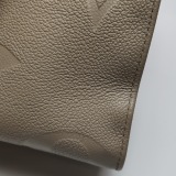 Louis Vuitton(LV) OnTheGo Tote Monogram Empreinte Giant MM — thumbnail 11