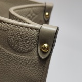 Louis Vuitton(LV) OnTheGo Tote Monogram Empreinte Giant MM — thumbnail 10