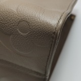 Louis Vuitton(LV) OnTheGo Tote Monogram Empreinte Giant MM — thumbnail 12