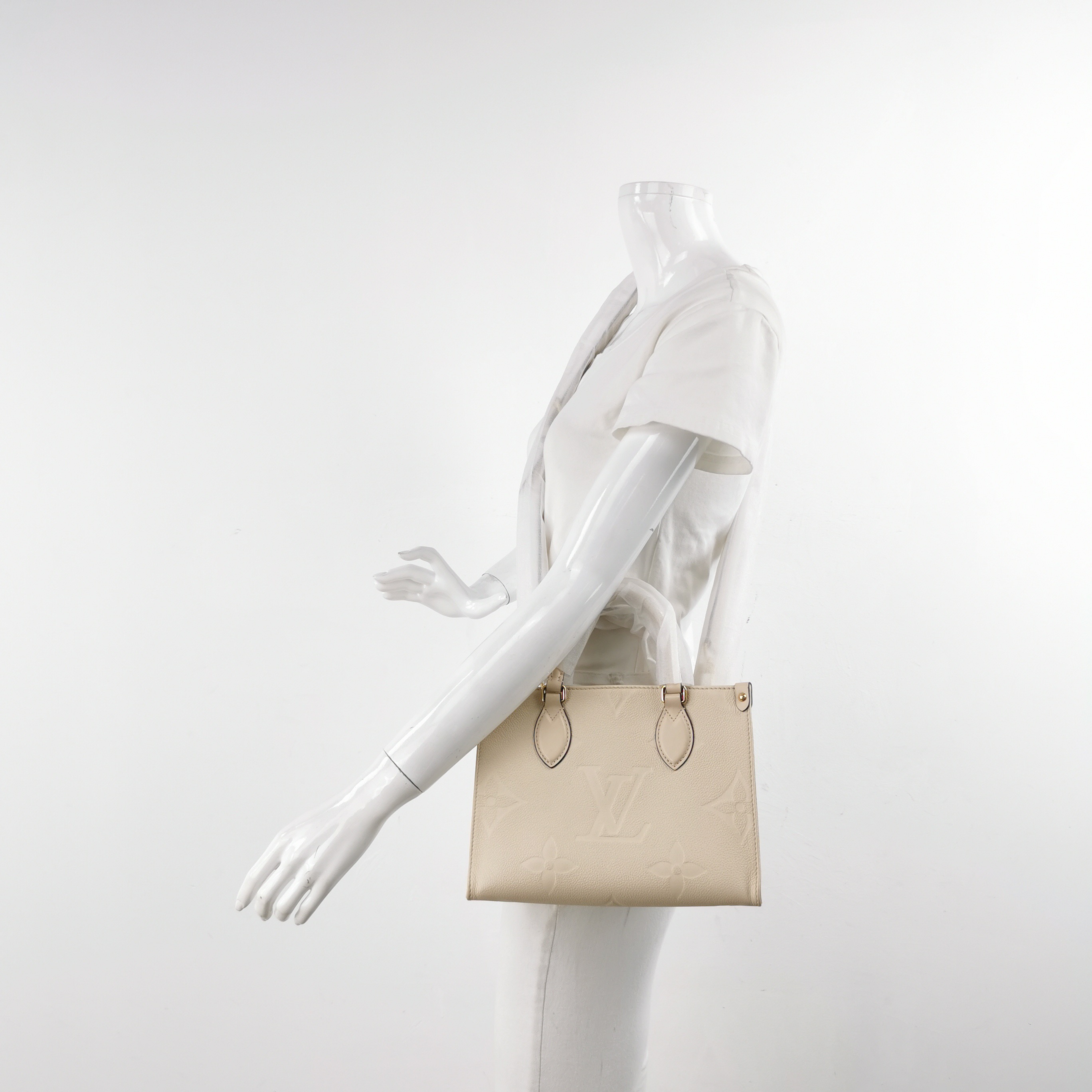 Louis Vuitton(LV) OnTheGo Tote Monogram Empreinte Giant PM — alternate view
