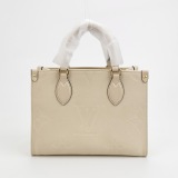 Louis Vuitton(LV) OnTheGo Tote Monogram Empreinte Giant PM — thumbnail 3