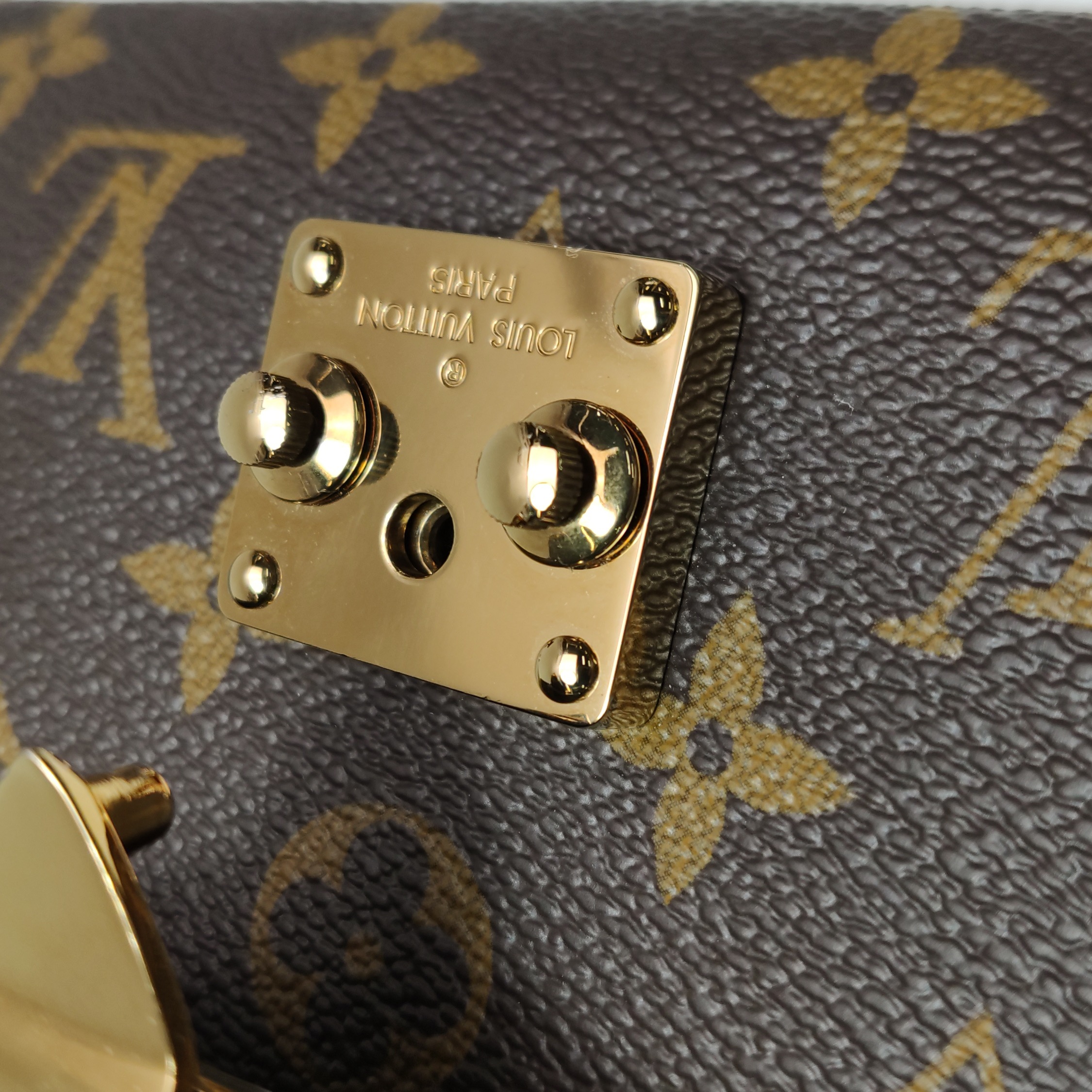 Louis Vuitton（LV） Pochette Metis Monogram Canvas East West — photo 15 of 17