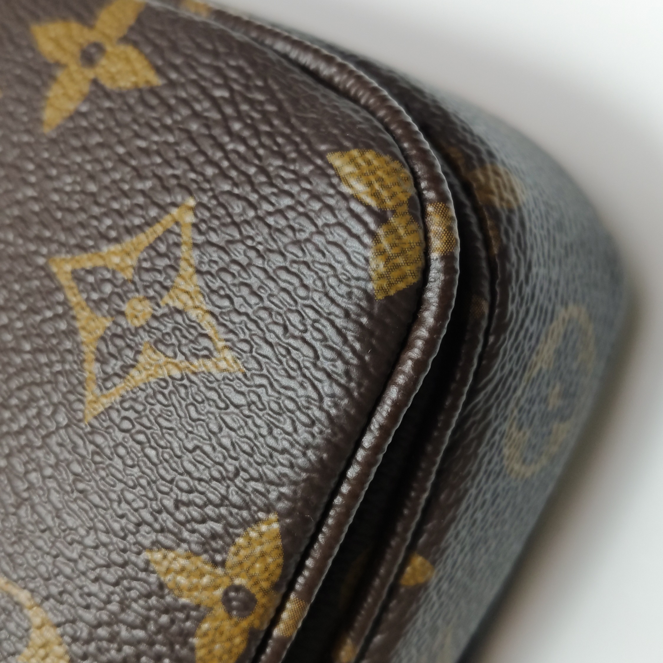 Louis Vuitton（LV） Pochette Metis Monogram Canvas East West — photo 9 of 17