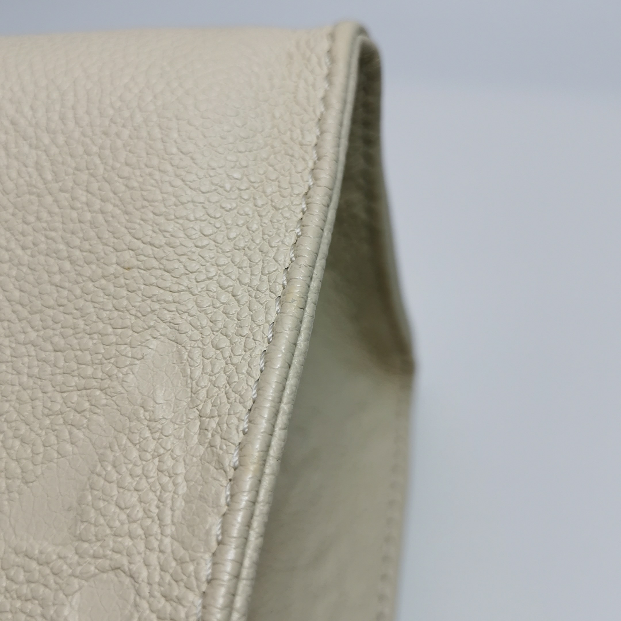 Louis Vuitton(LV) OnTheGo Tote Monogram Empreinte Giant PM — photo 11 of 15