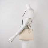 Louis Vuitton(LV) OnTheGo Tote Monogram Empreinte Giant PM — thumbnail 2