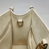 Louis Vuitton(LV) OnTheGo Tote Monogram Empreinte Giant PM — thumbnail 9