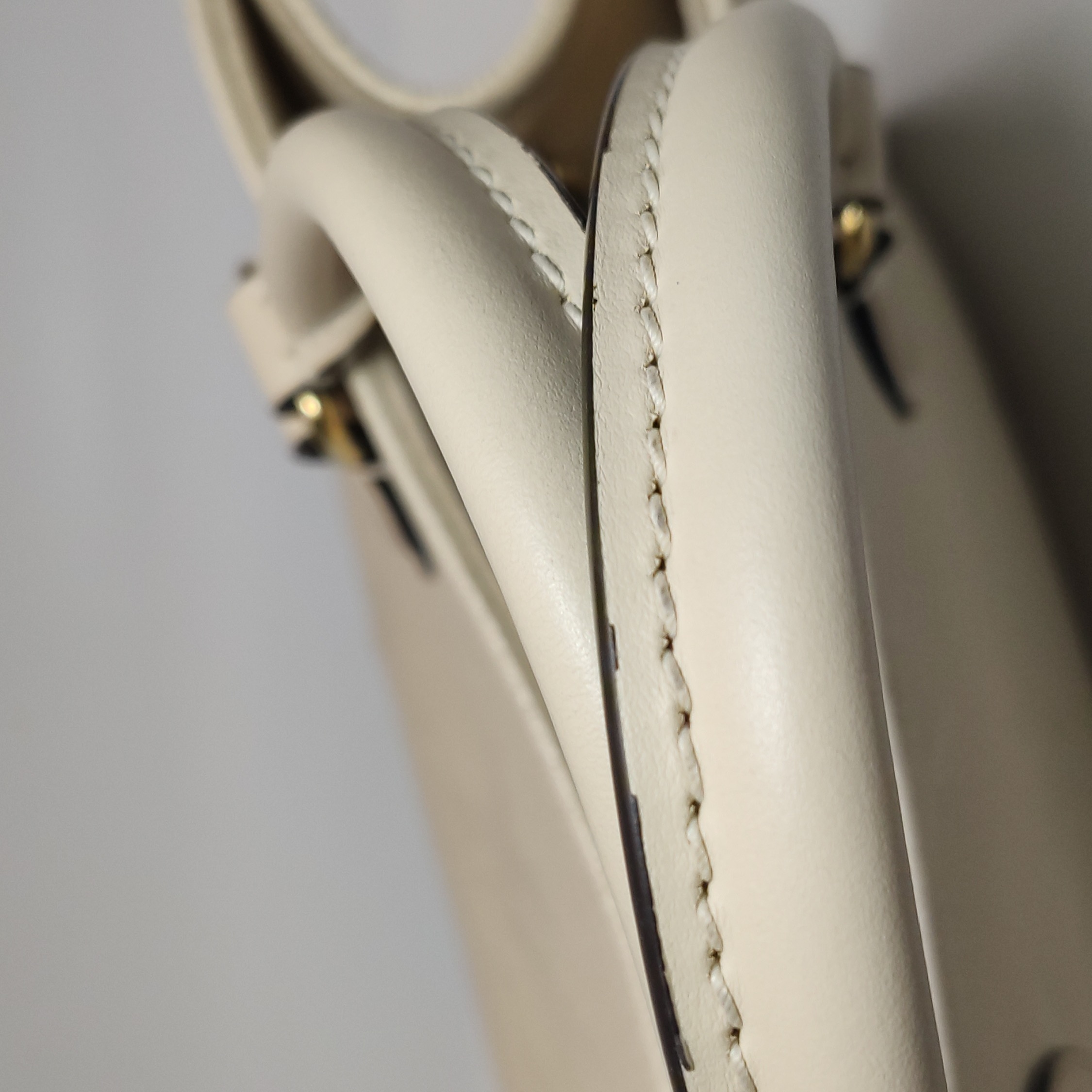 Louis Vuitton(LV) OnTheGo Tote Monogram Empreinte Giant PM — photo 15 of 15