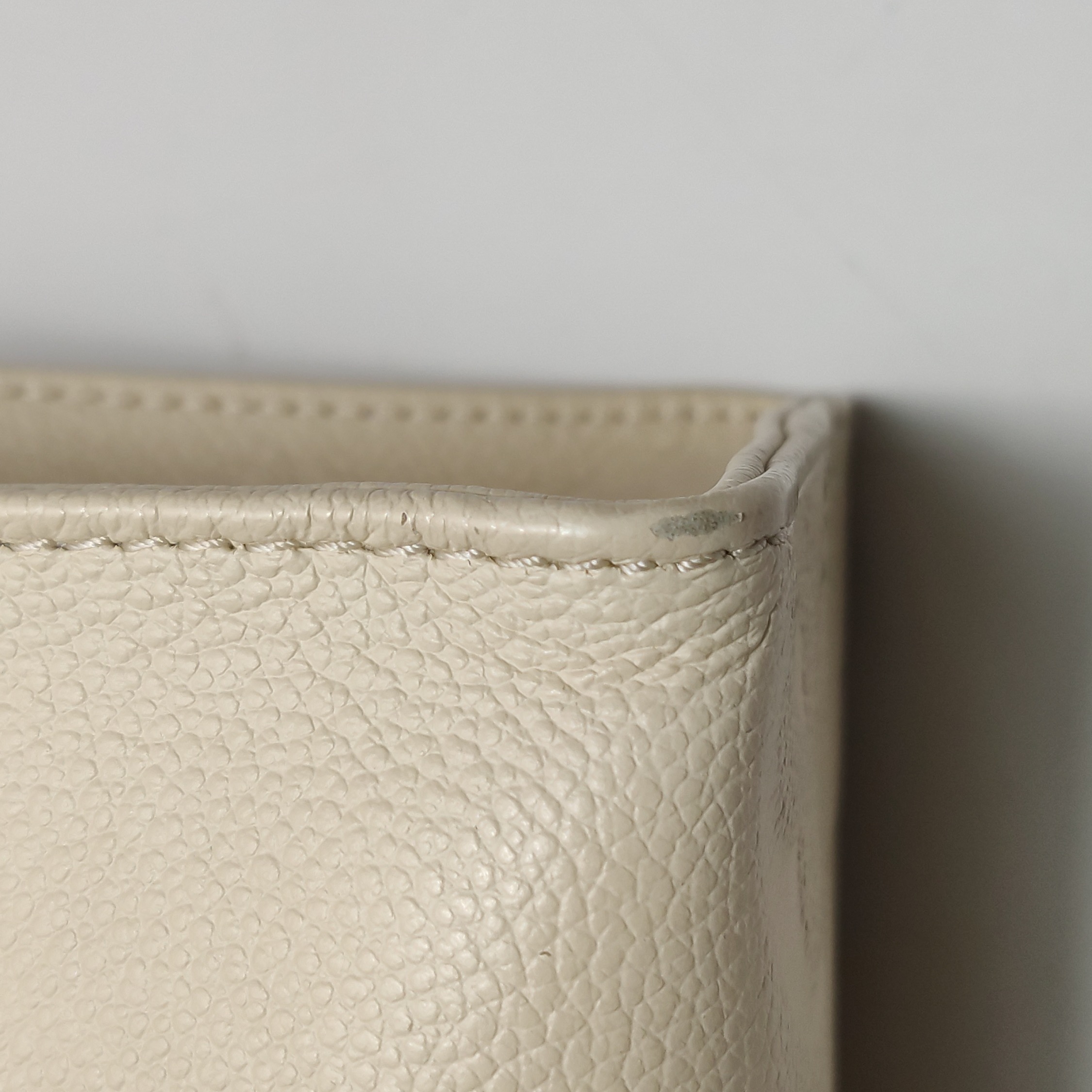 Louis Vuitton(LV) OnTheGo Tote Monogram Empreinte Giant PM — photo 12 of 15