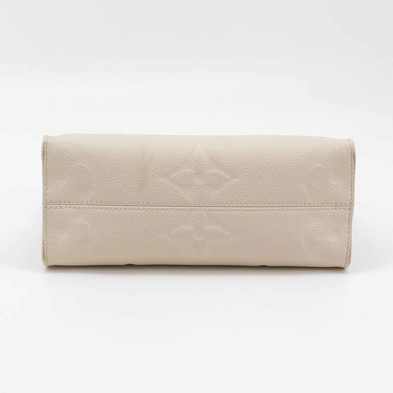 Louis Vuitton(LV) OnTheGo Tote Monogram Empreinte Giant PM — photo 6 of 16