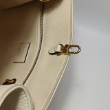 Louis Vuitton(LV) OnTheGo Tote Monogram Empreinte Giant PM — thumbnail 9