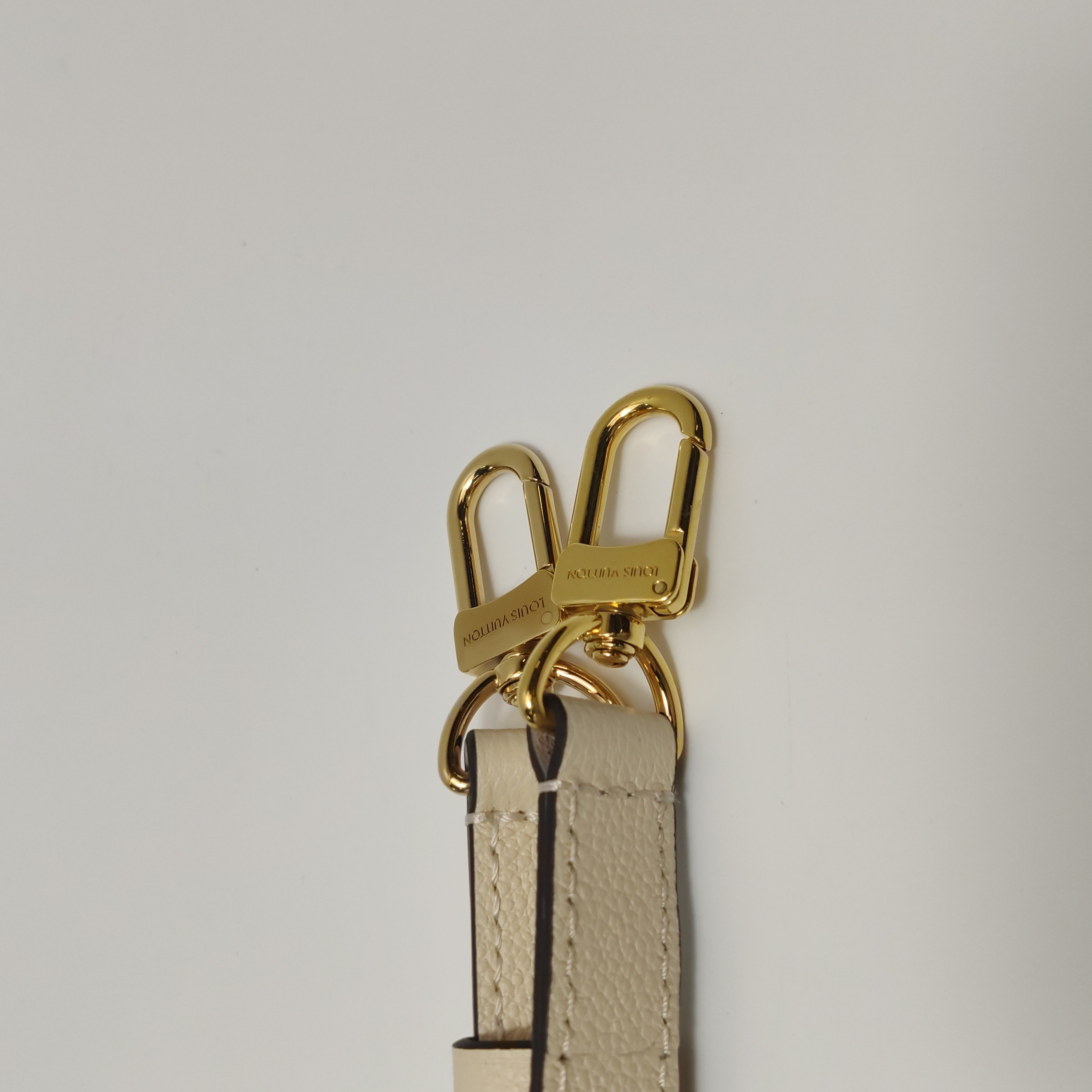Louis Vuitton(LV) OnTheGo Tote Monogram Empreinte Giant PM — photo 12 of 16