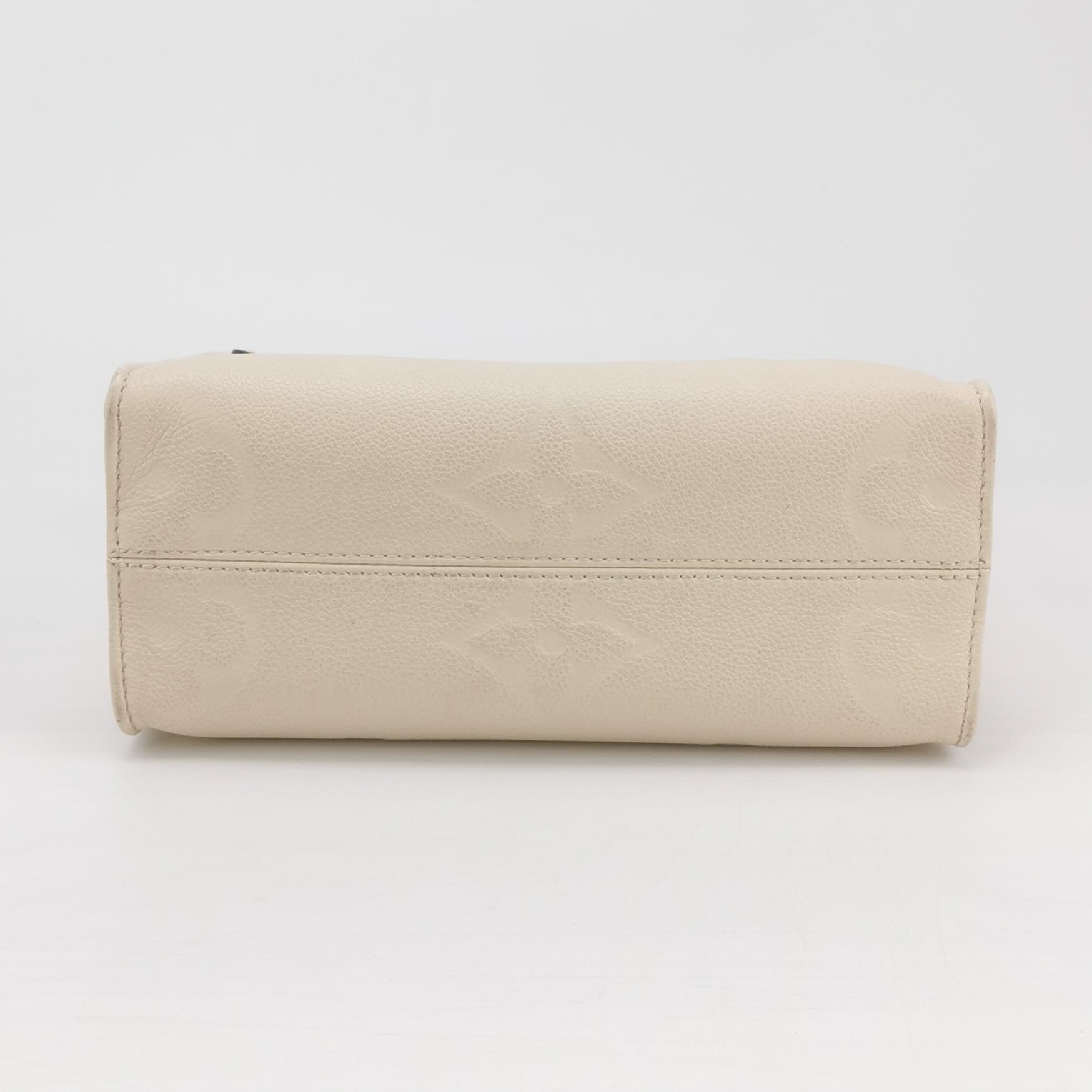 Louis Vuitton(LV) OnTheGo Tote Monogram Empreinte Giant PM — photo 6 of 15