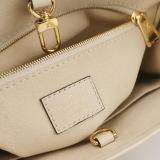 Louis Vuitton(LV) OnTheGo Tote Monogram Empreinte Giant PM — thumbnail 8