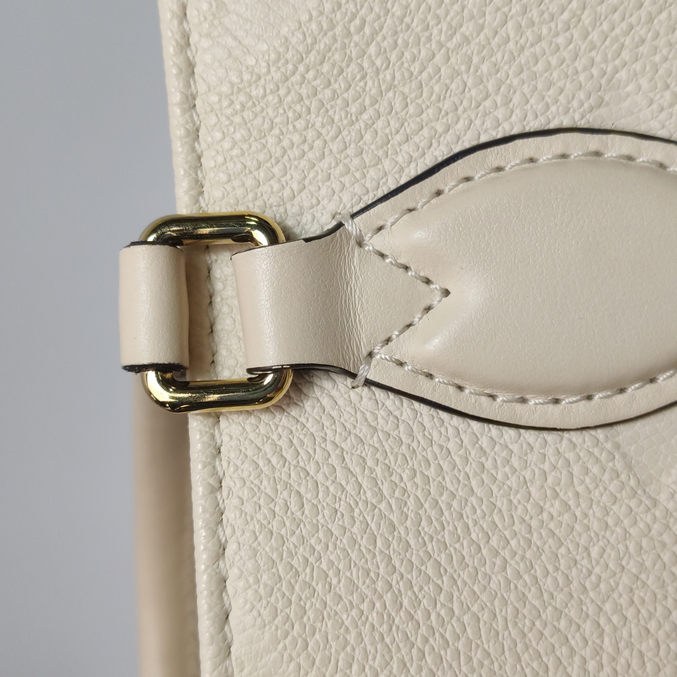 Louis Vuitton(LV) OnTheGo Tote Monogram Empreinte Giant PM — photo 13 of 15