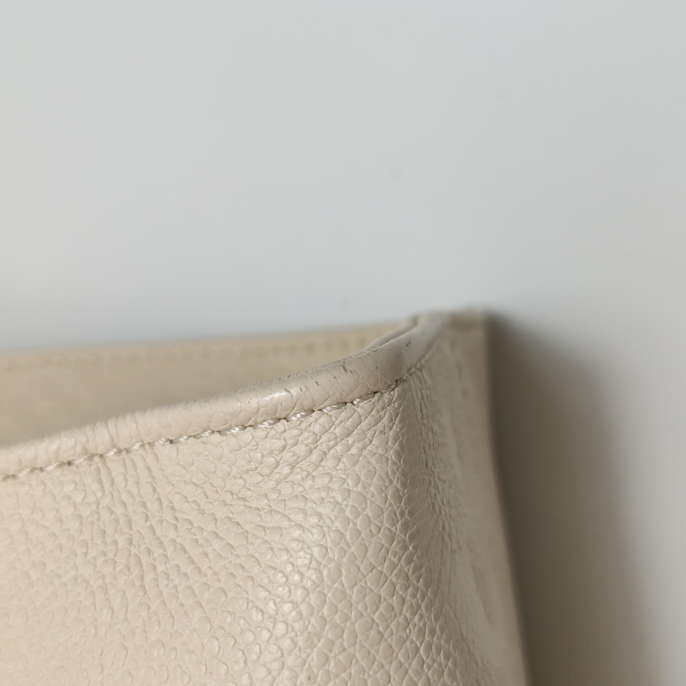 Louis Vuitton(LV) OnTheGo Tote Monogram Empreinte Giant PM — photo 14 of 15
